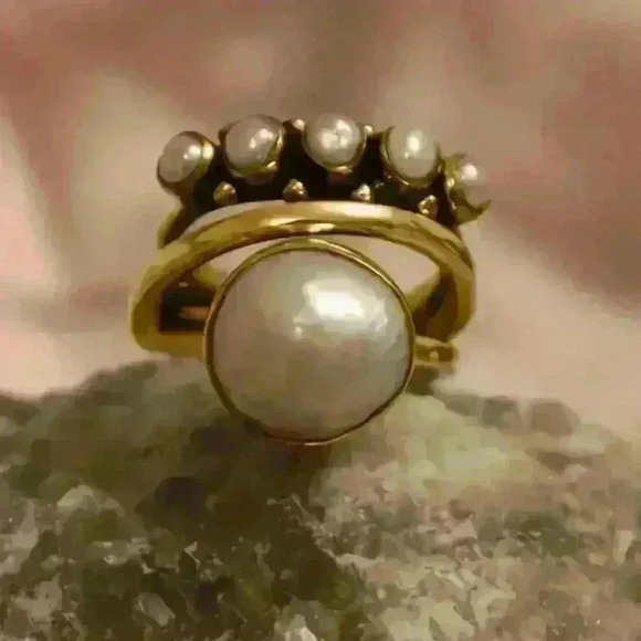 Vintage-Inspired Pearl Statement Ring - Picture 3 of 4
